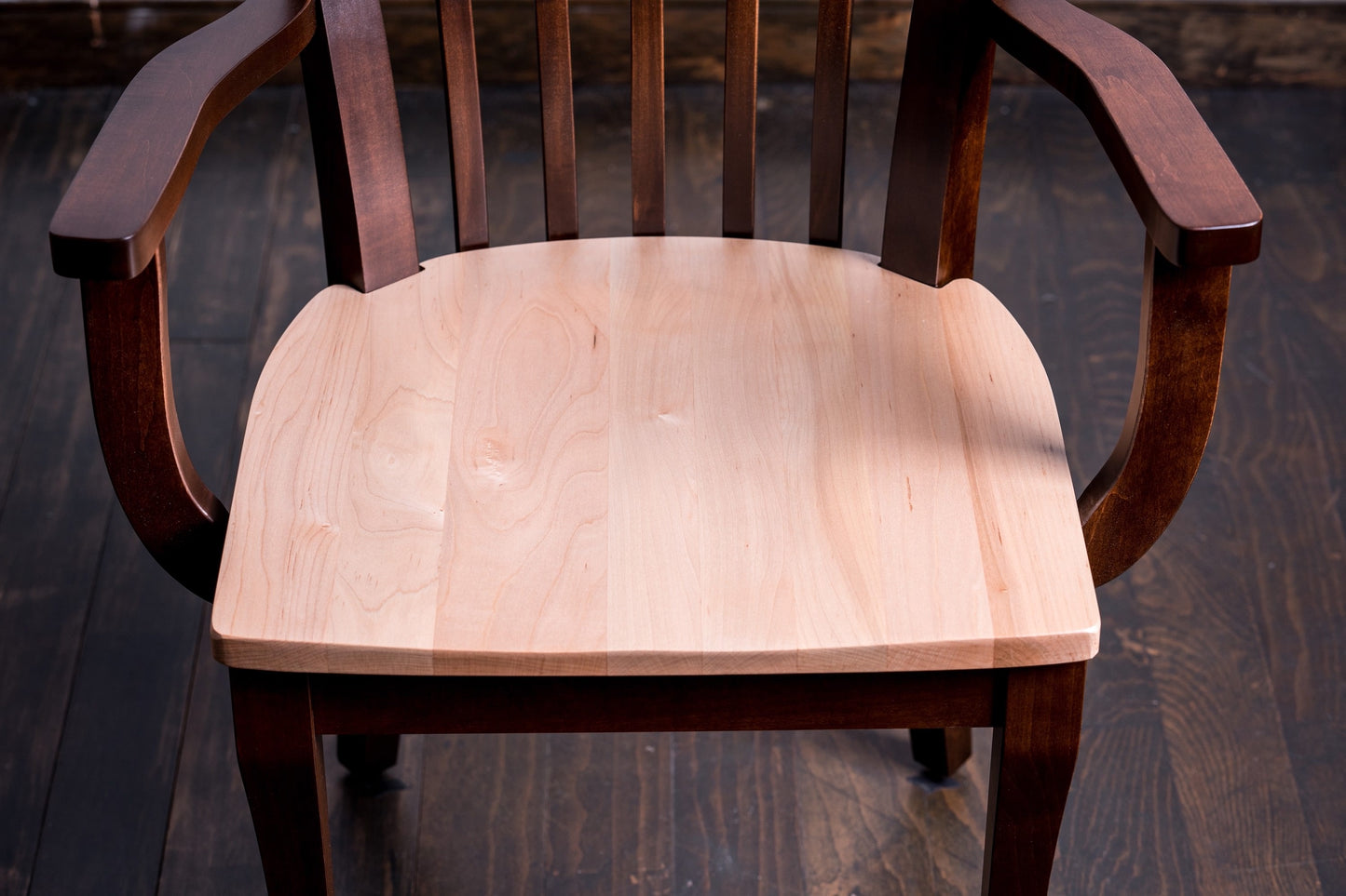 [In-store stock] Monarch dining table