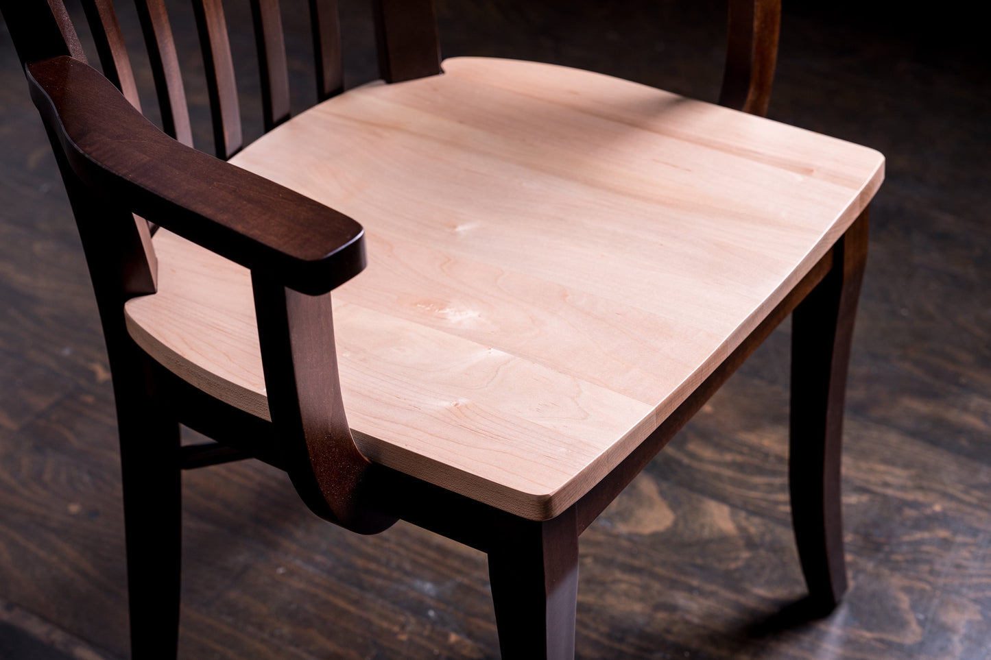 [In-store stock] Monarch dining table