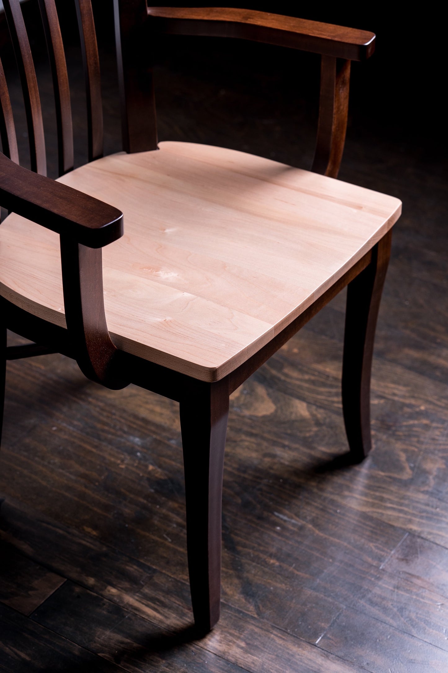 [In-store stock] Monarch dining table