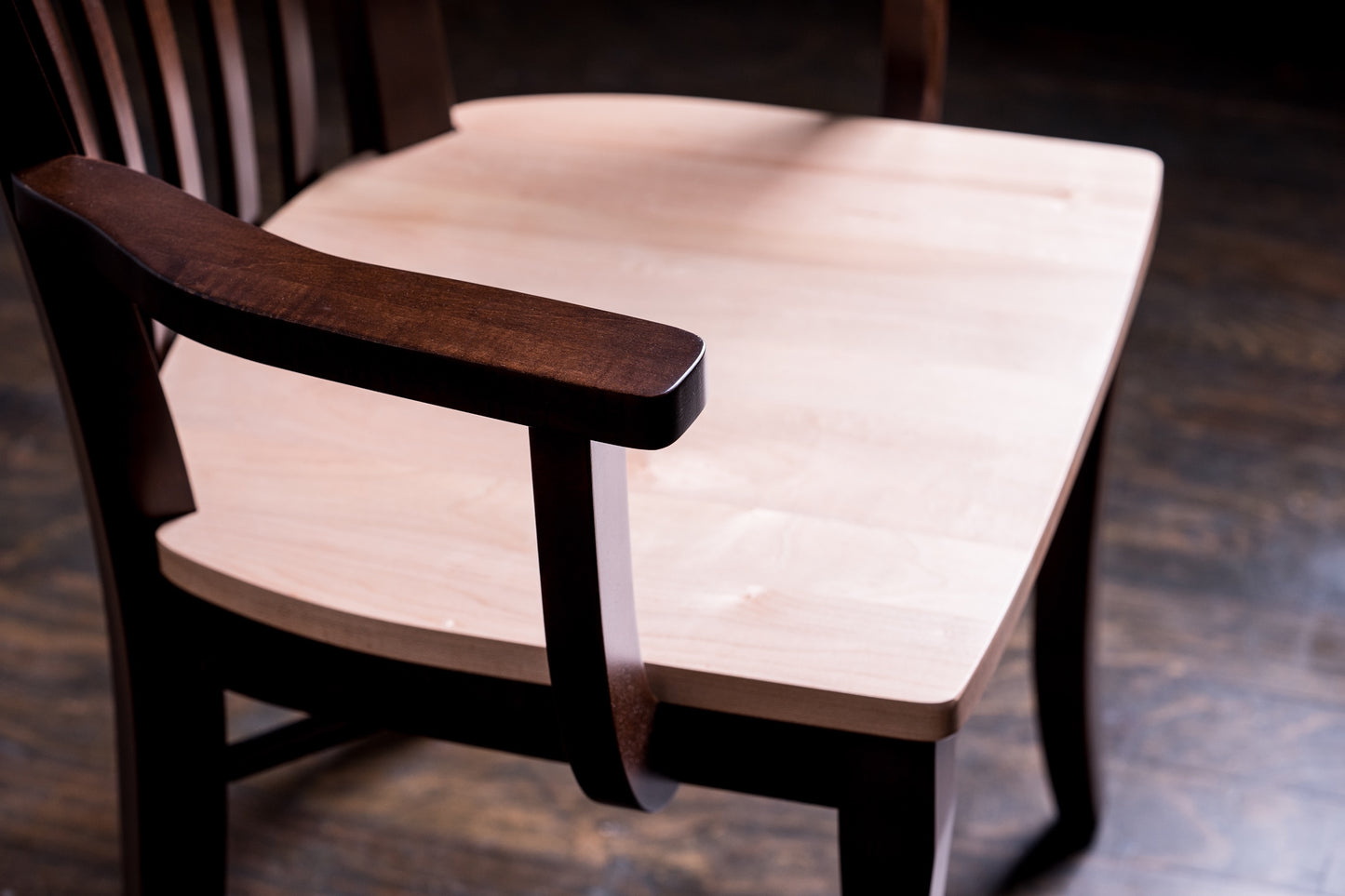 [In-store stock] Monarch dining table