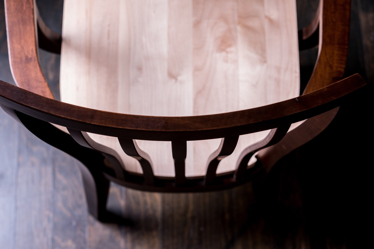[In-store stock] Monarch dining table