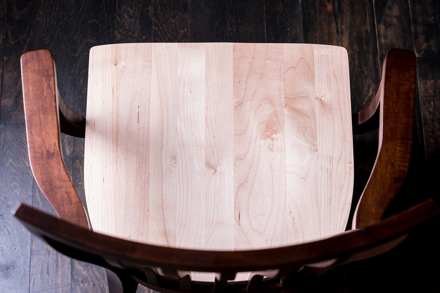 [In-store stock] Monarch dining table