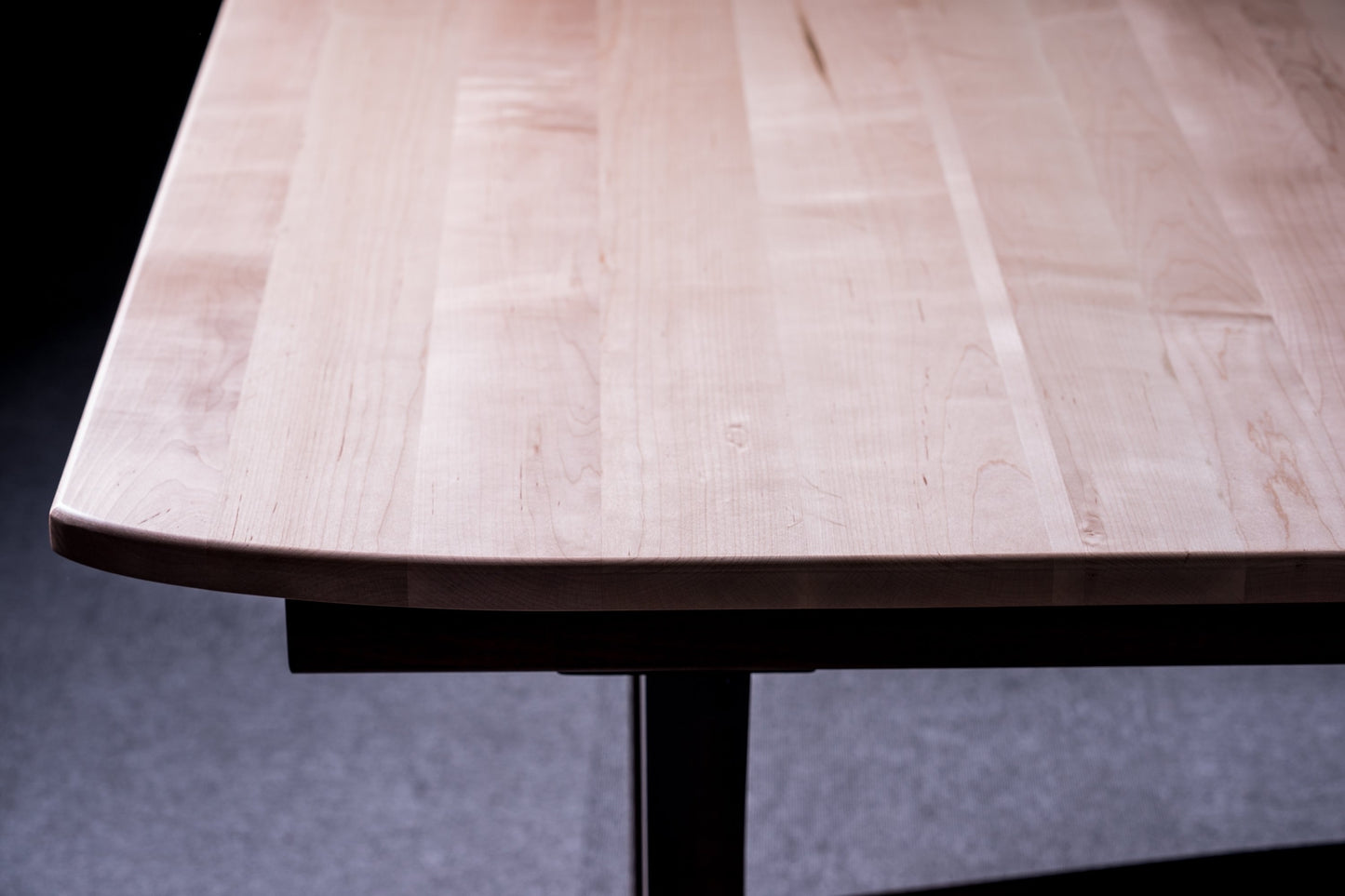 [In-store stock] Monarch dining table